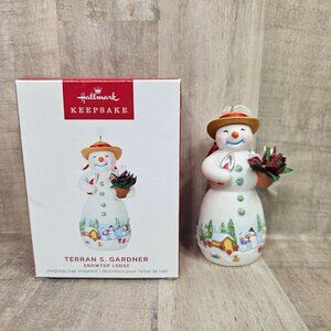 Hallmark Keepsake Ornament 2023 Terran S. Gardner Snowtop Lodge Snowman
